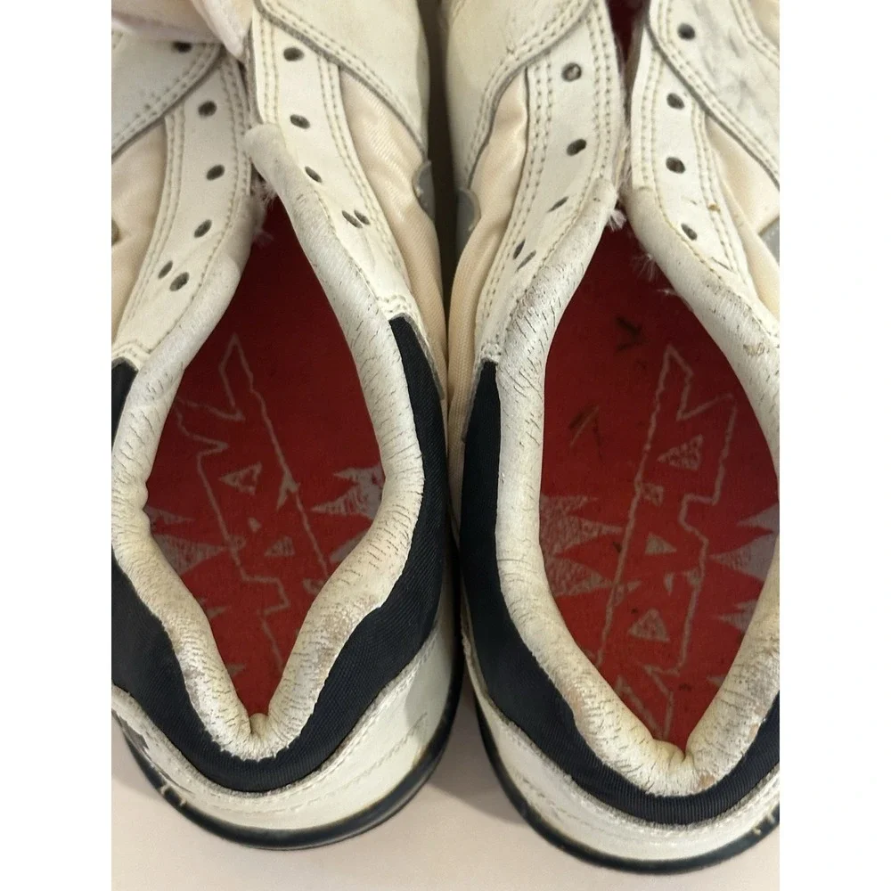 Nike Shark Cleats Size 10.5 (missing Laces)‎